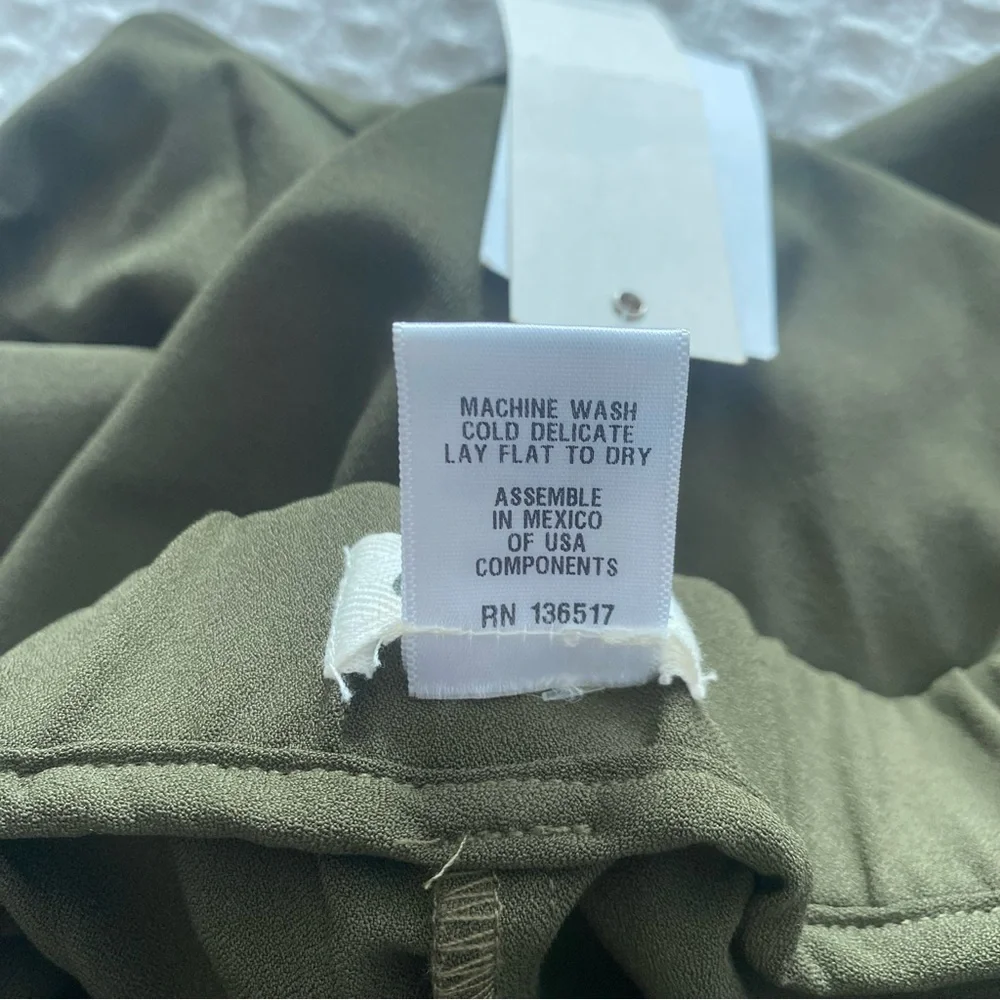 Loveappella Olive green cropped belted pants size Large